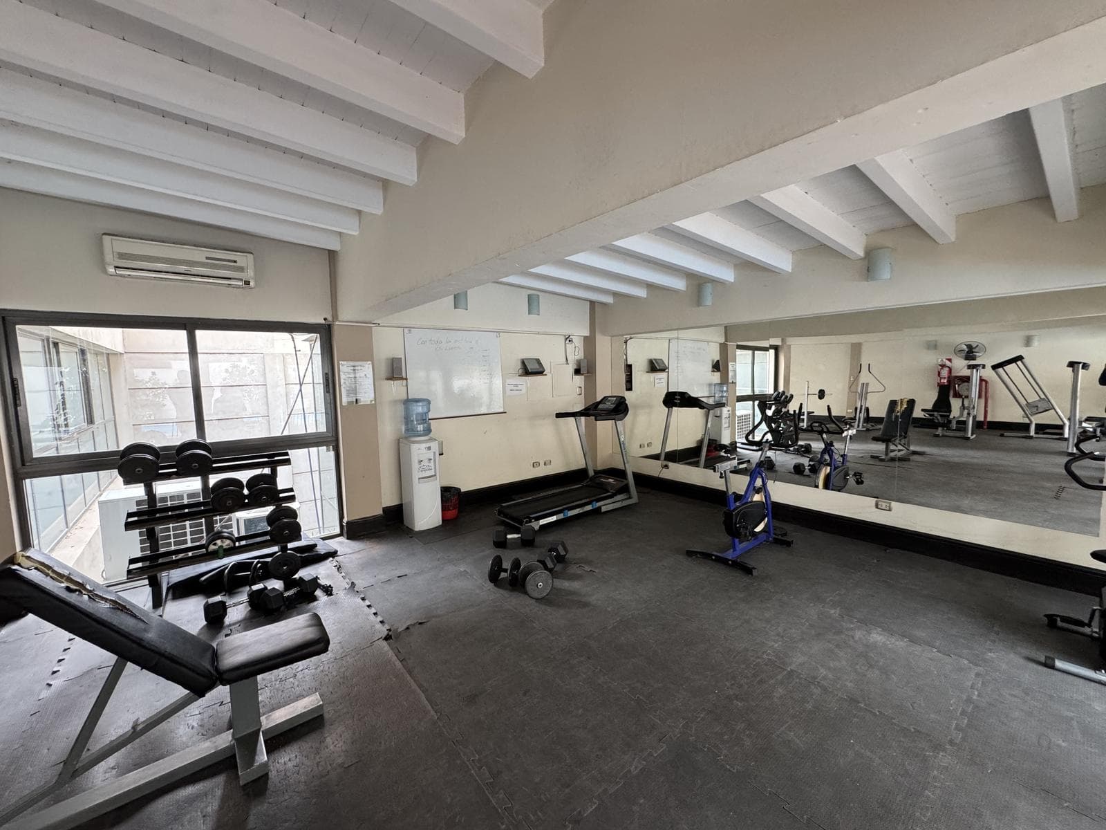 Furnished apartment for rent in Mendoza with a garage.