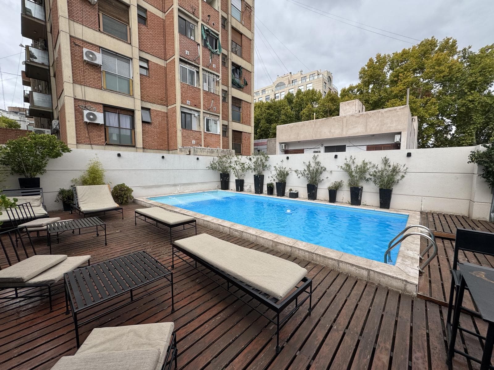Furnished apartment for rent in Mendoza with a garage.