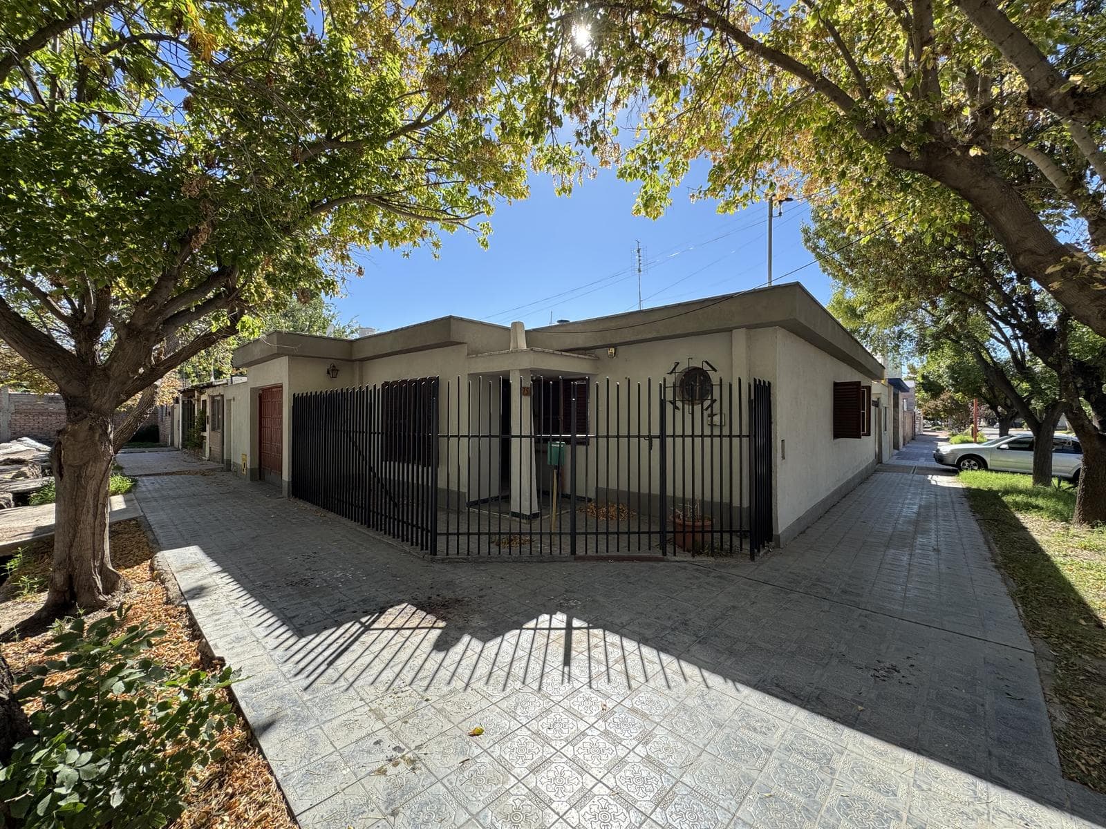 House and 2 additional apartments for sale in Las Heras