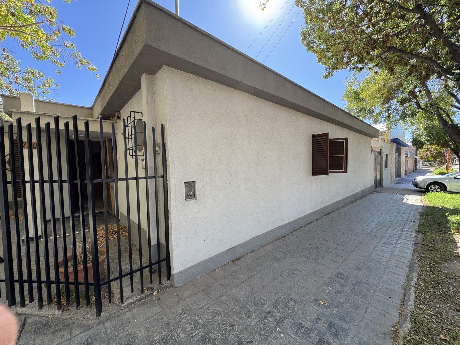 House and 2 additional apartments for sale in Las Heras