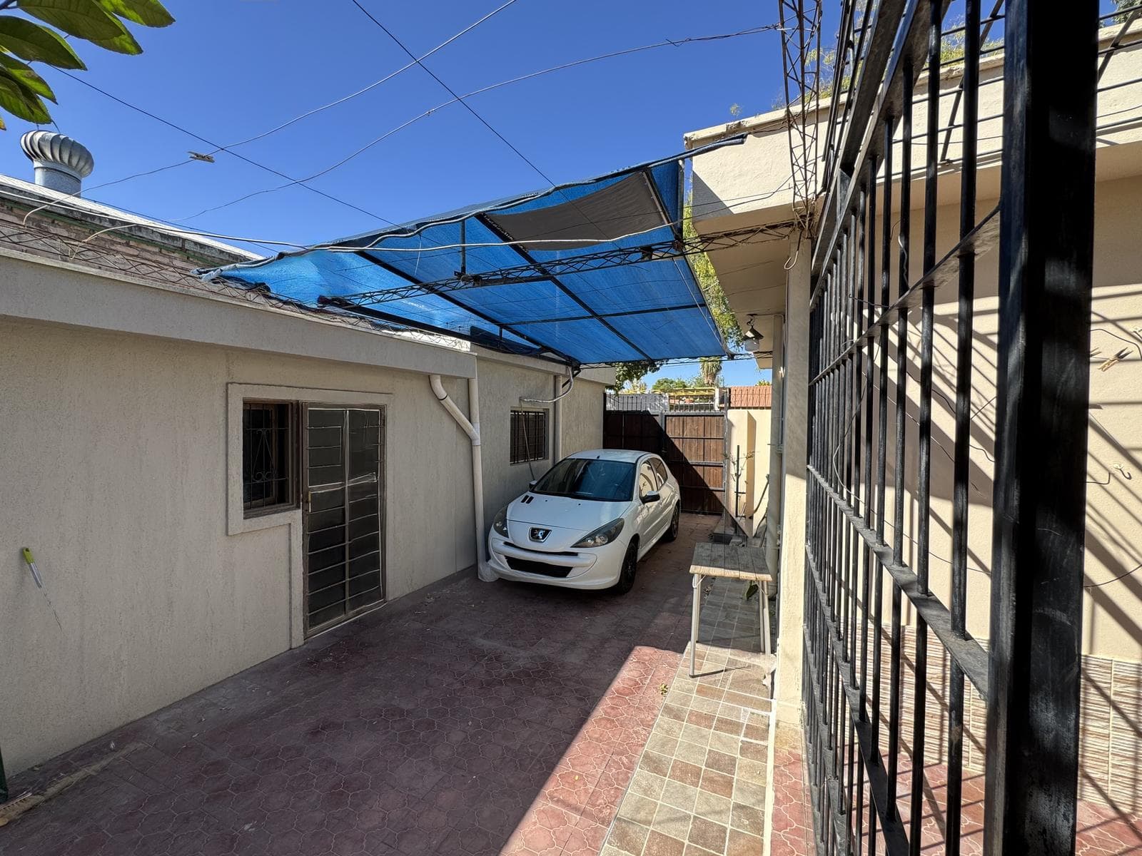 House and 2 additional apartments for sale in Las Heras
