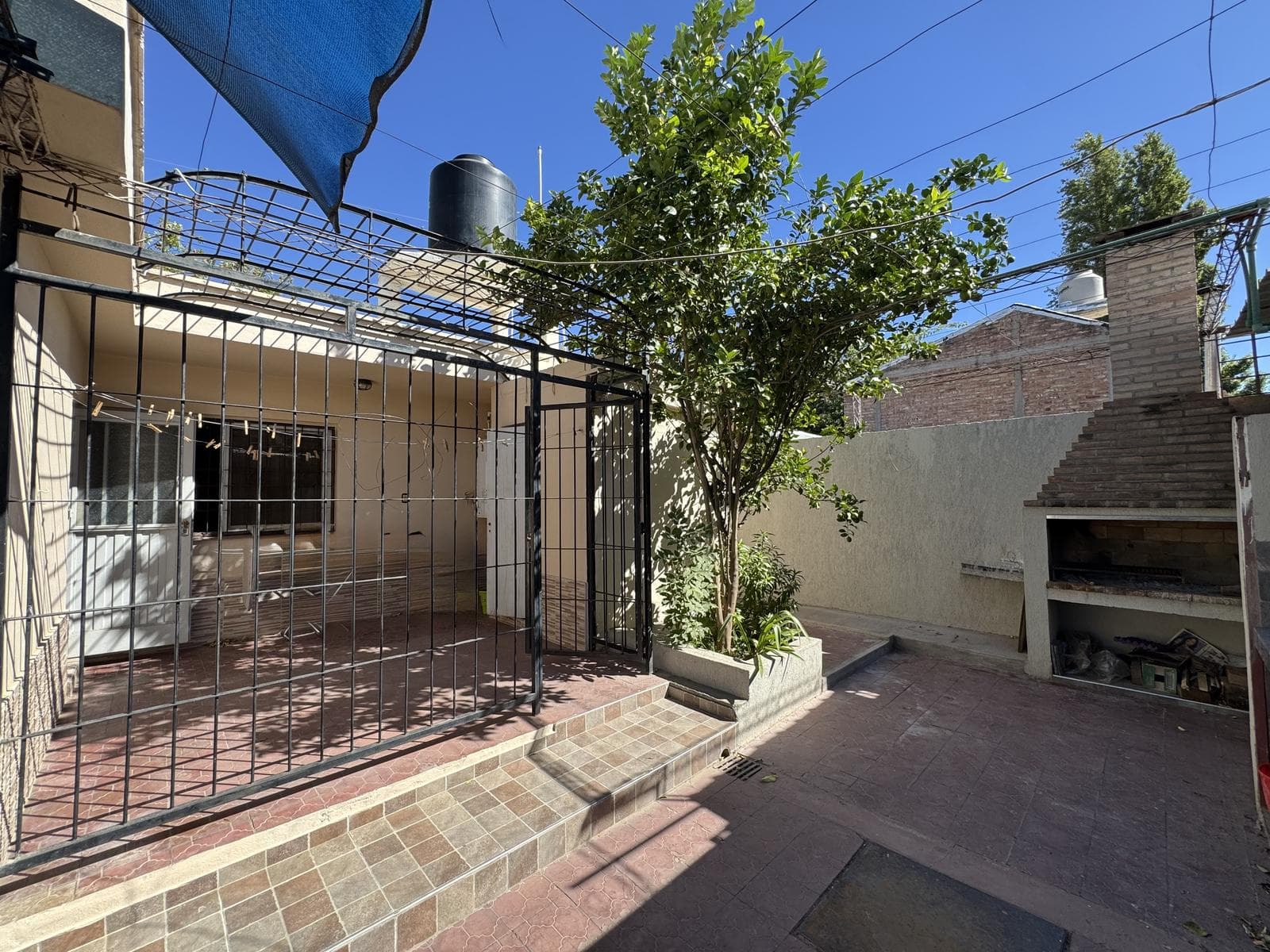 House and 2 additional apartments for sale in Las Heras