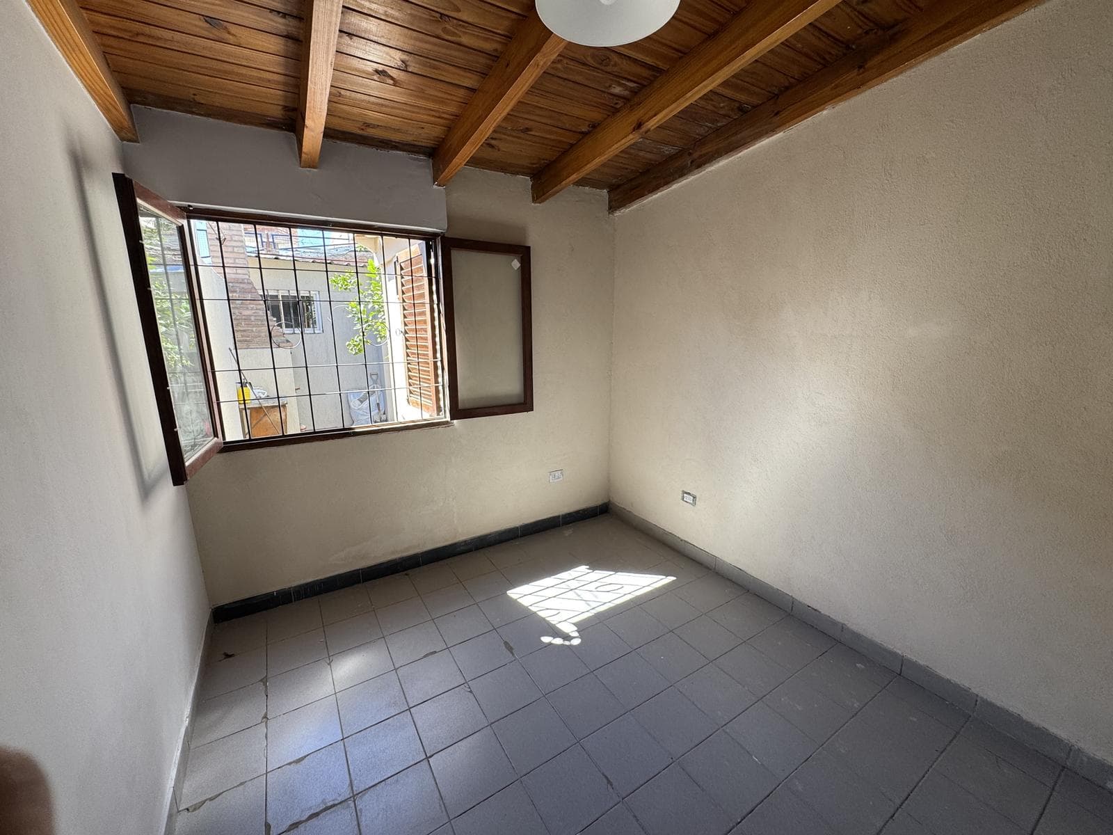 House and 2 additional apartments for sale in Las Heras