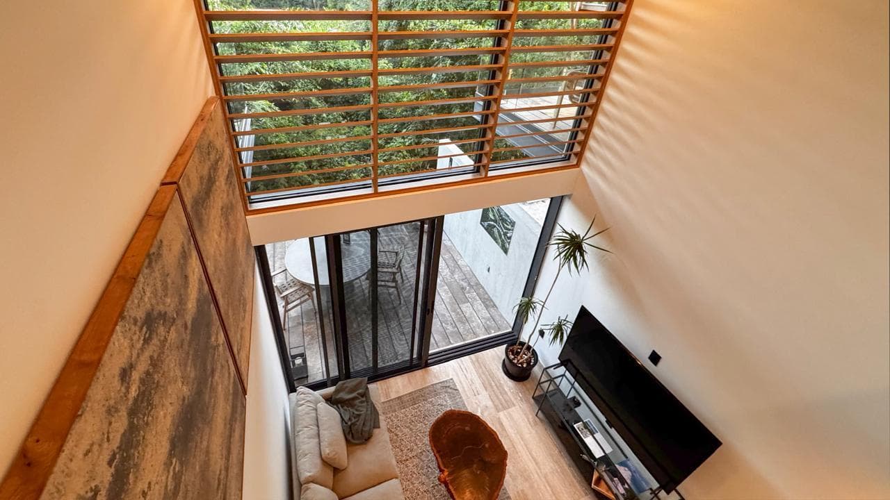BEAUTIFUL TWO-LEVEL APARTMENT WITH RESORT-STYLE AMENITIES