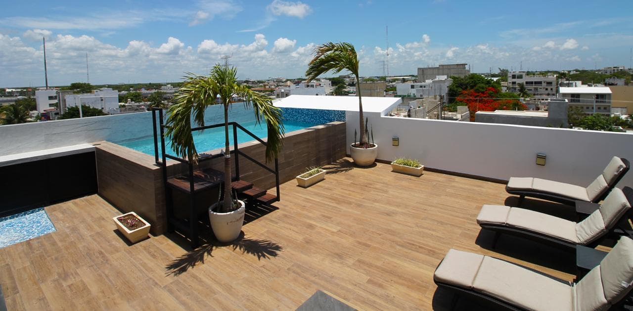 1 bedroom on the ground floor with a patio, furnished