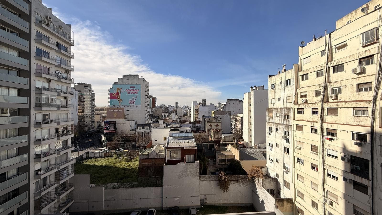 Apartment for Sale in Almagro: 3-room apartment with a maid's quarters, balcony, and storage room