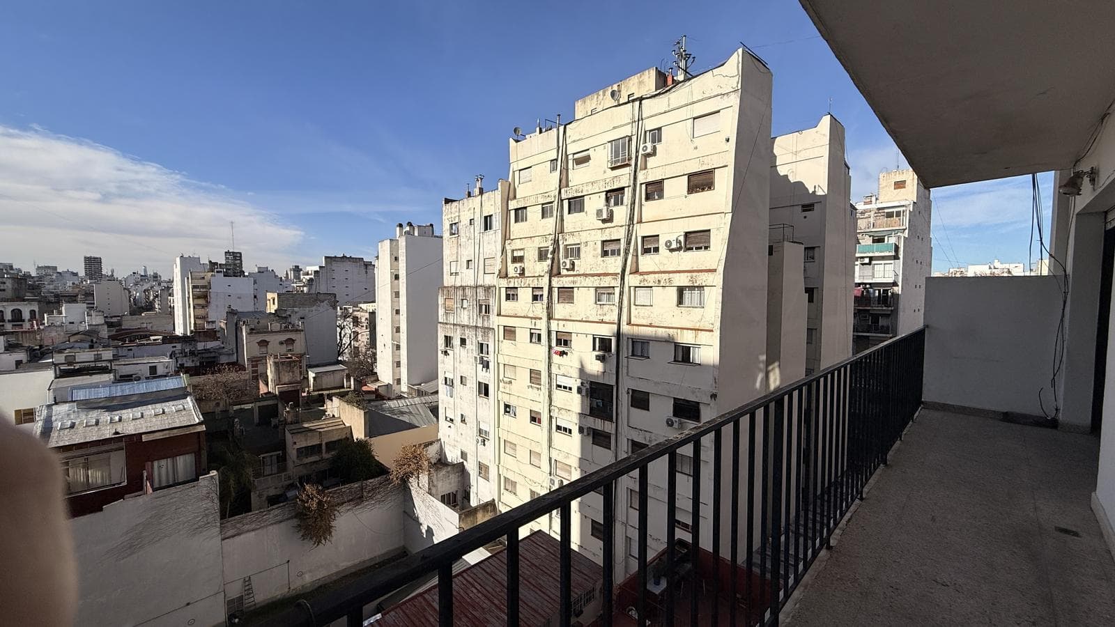 Apartment for Sale in Almagro: 3-room apartment with a maid's quarters, balcony, and storage room