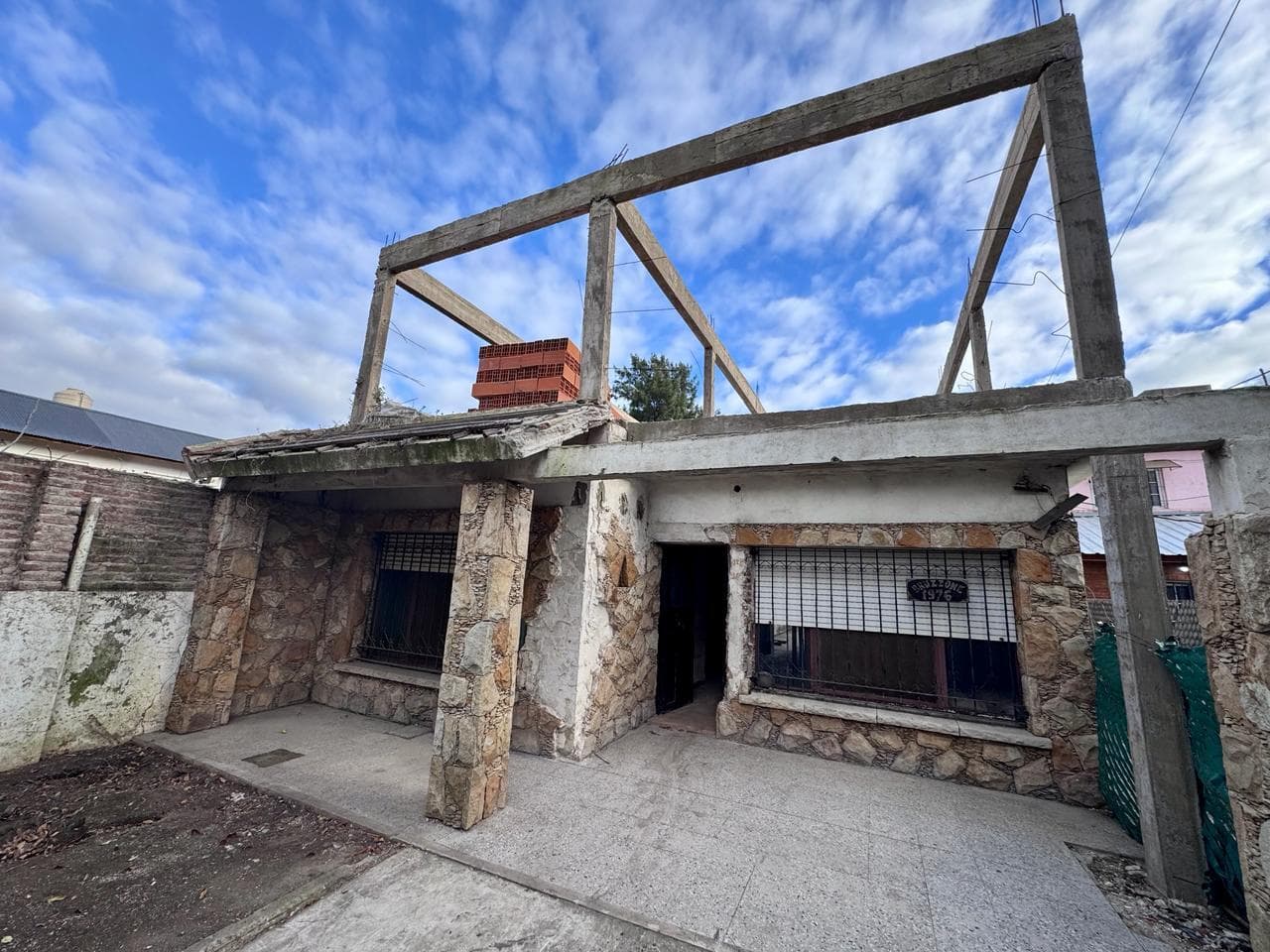 House in Luis Guillon