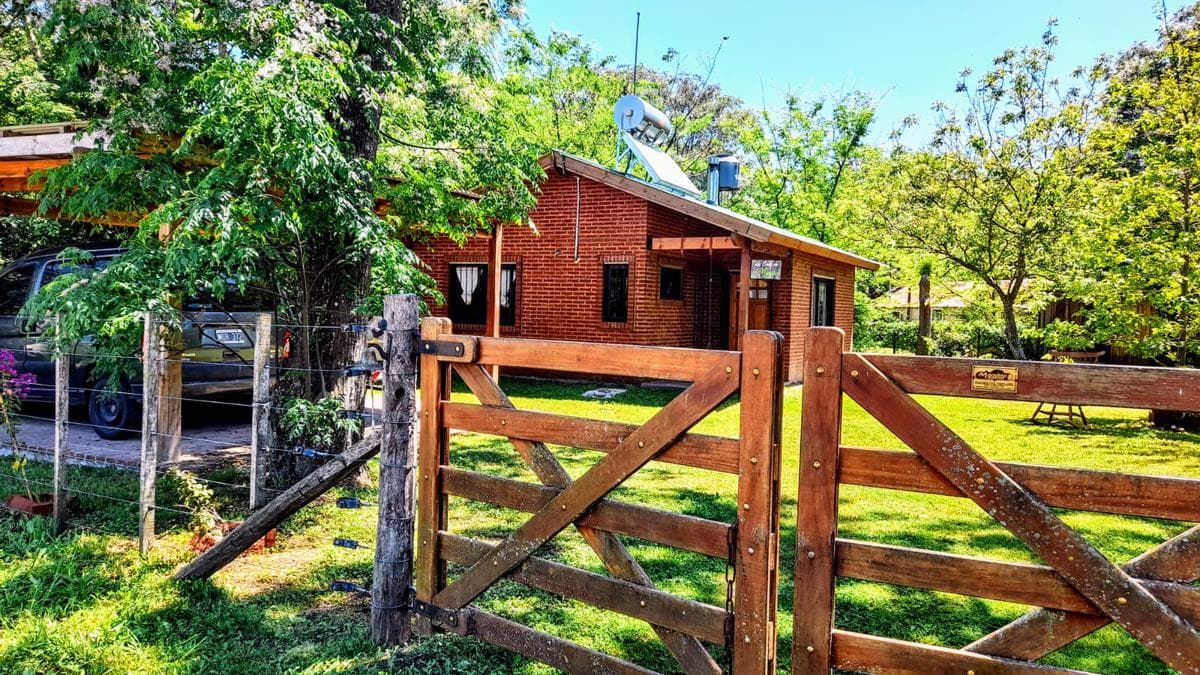 Discover a charming chalet-style home in Salvador María | Lobos