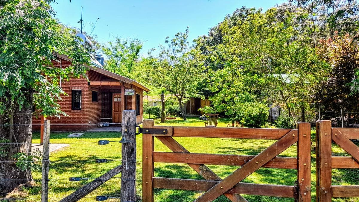 Discover a charming chalet-style home in Salvador María | Lobos