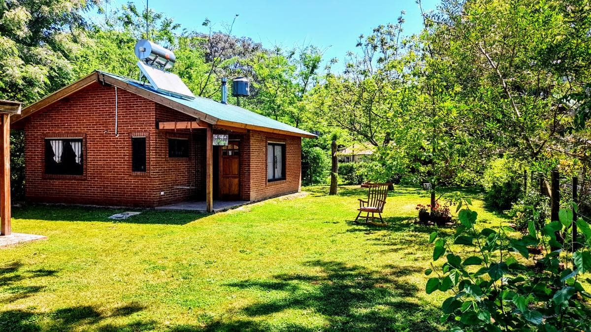 Discover a charming chalet-style home in Salvador María | Lobos