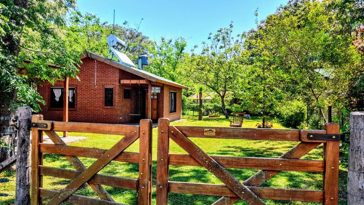 Discover a charming chalet-style home in Salvador María | Lobos