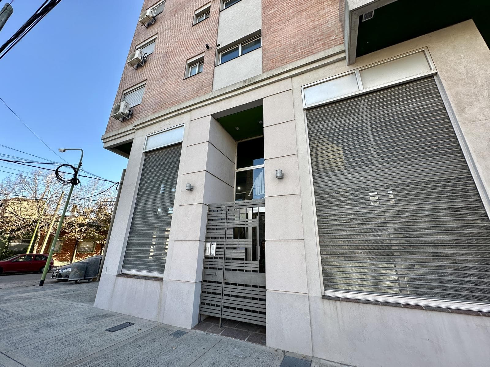 1-room apartment for sale. Building with a pool and terrace. Downtown Campana