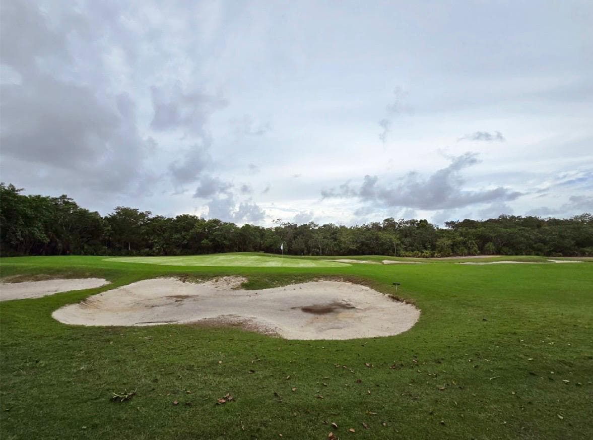 Lot for Sale, 375 m2, in a Country Club, with a view of the El Tinto Golf Course, Cancún
