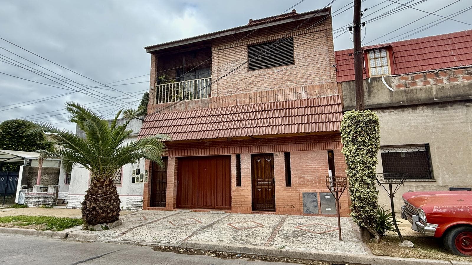 For Sale: 3-room townhouse with patio, barbecue, laundry room, and garage in Ciudadela
