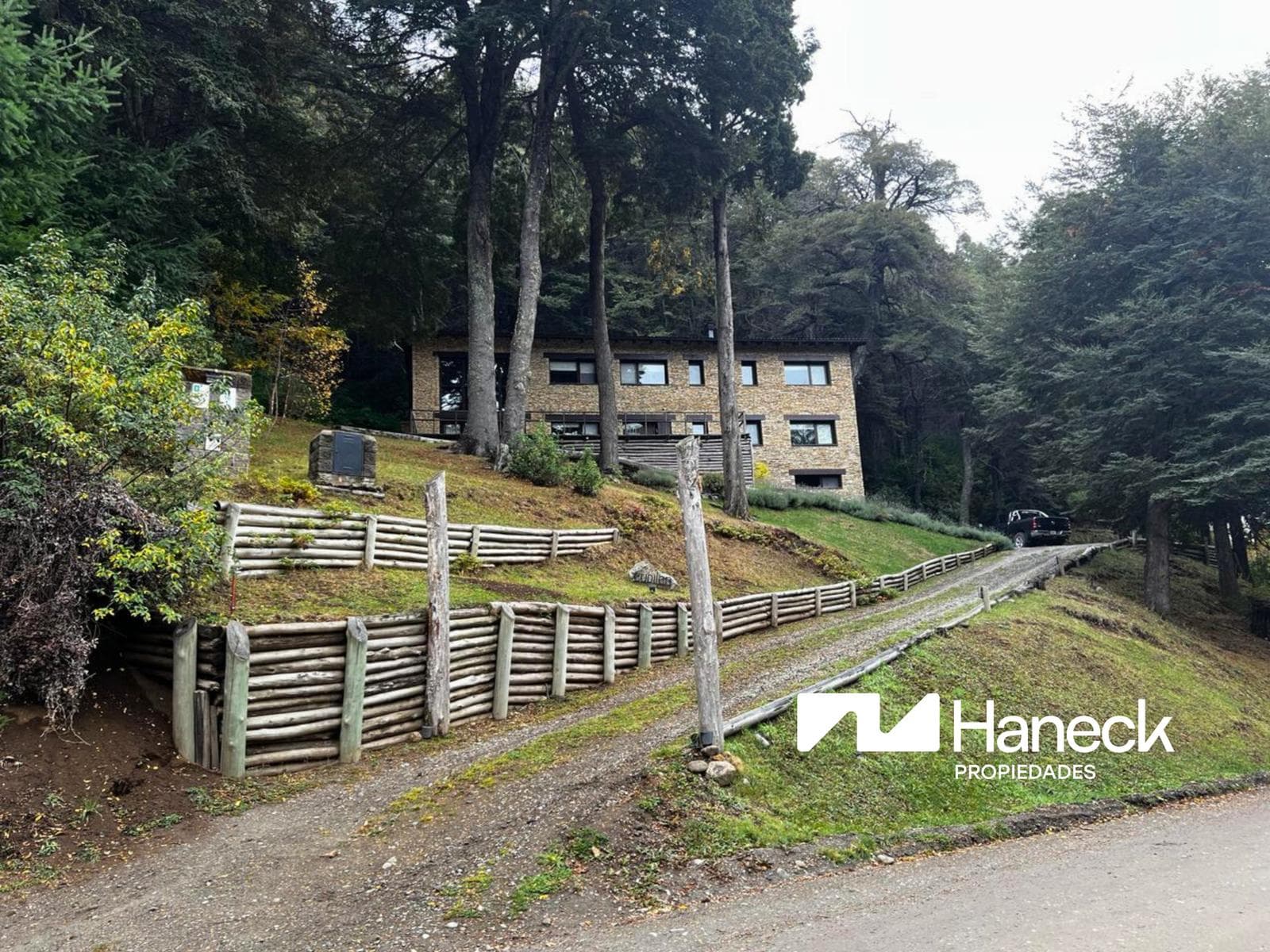 House for Sale in Arelauquen: 4 Bedrooms, San Carlos de Bariloche