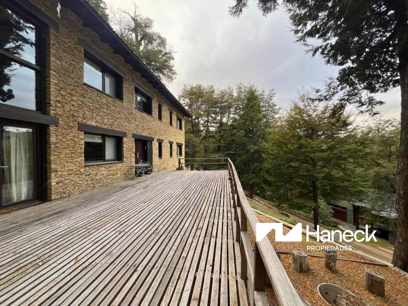 House for Sale in Arelauquen: 4 Bedrooms, San Carlos de Bariloche