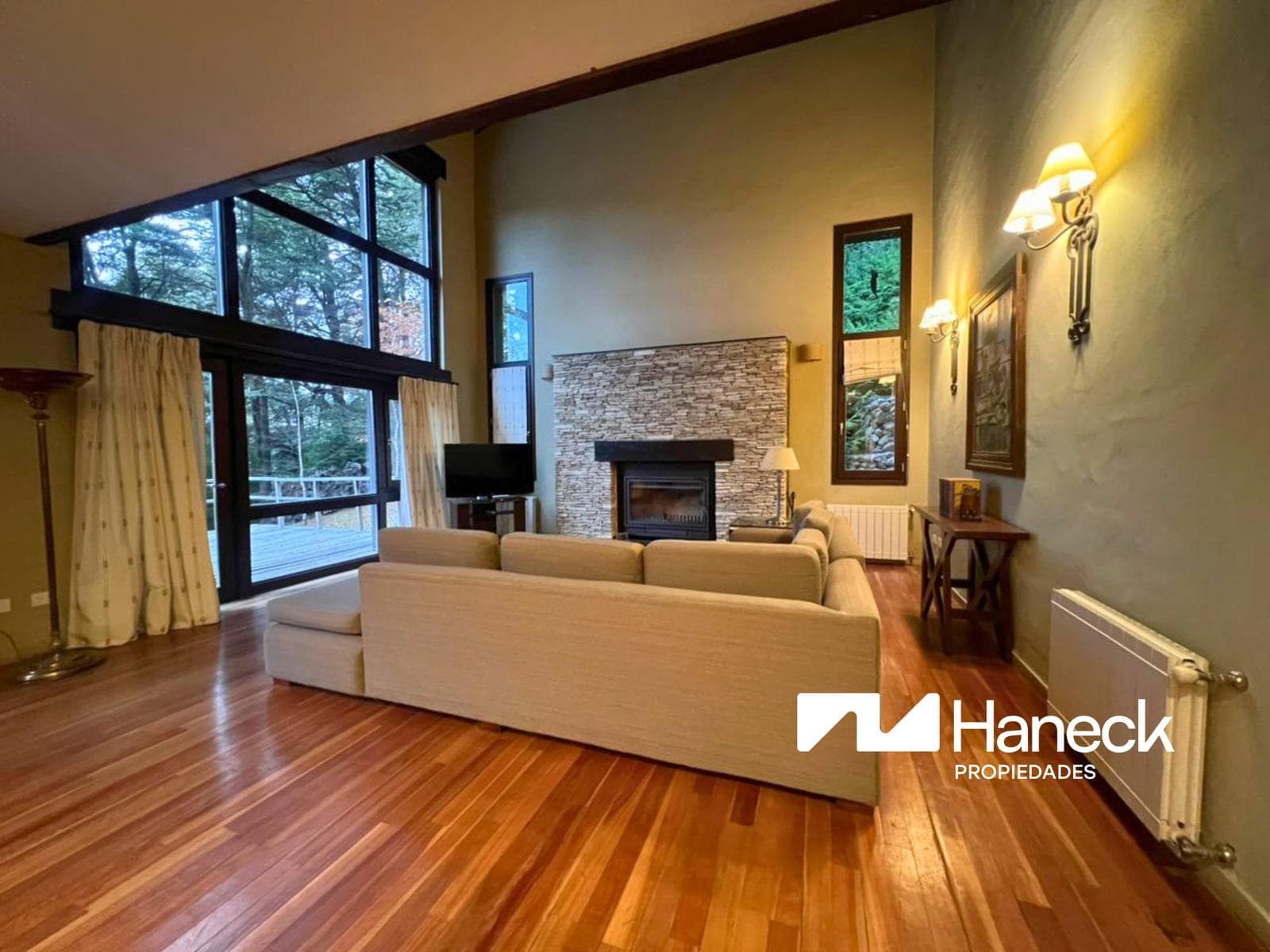House for Sale in Arelauquen: 4 Bedrooms, San Carlos de Bariloche