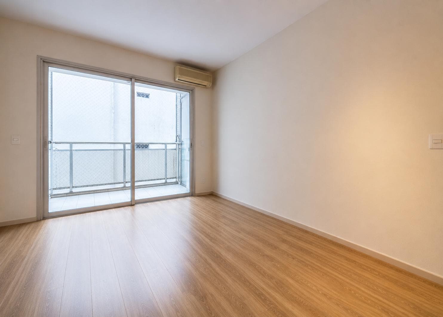 3-Bedroom Apartment for Sale in Palermo with Parking Space