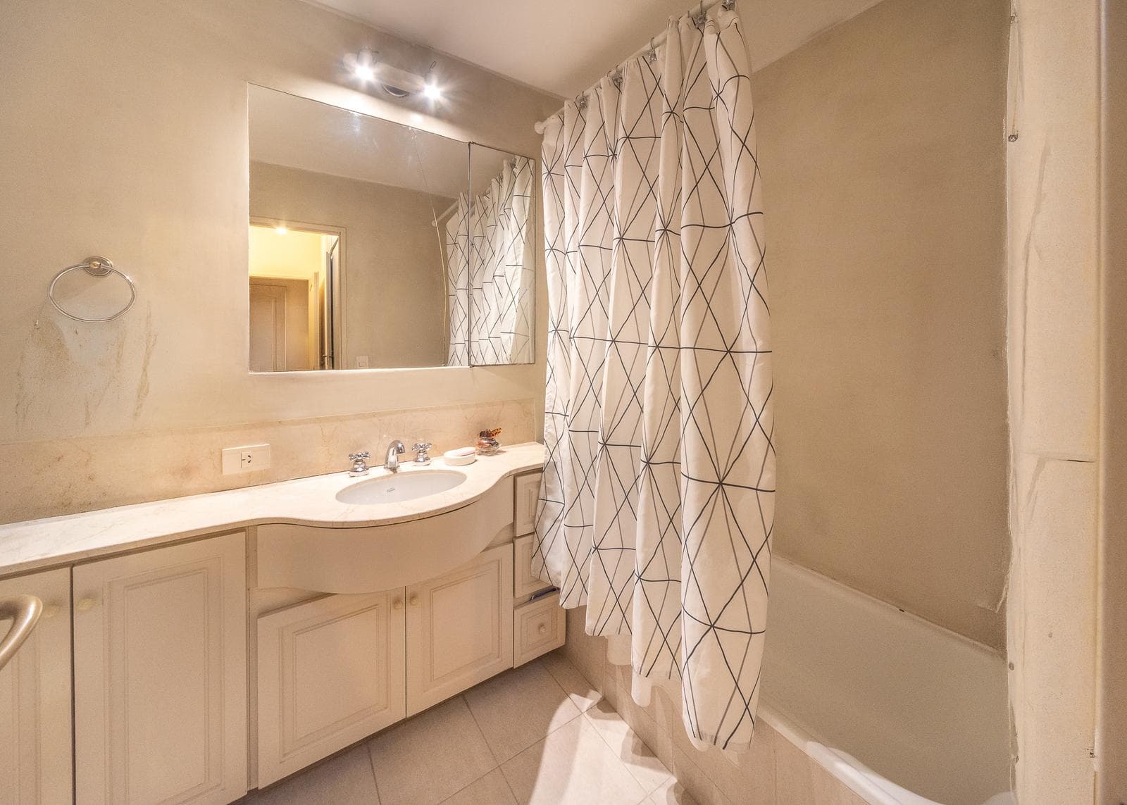 3-Bedroom Apartment for Sale in Palermo with Parking Space