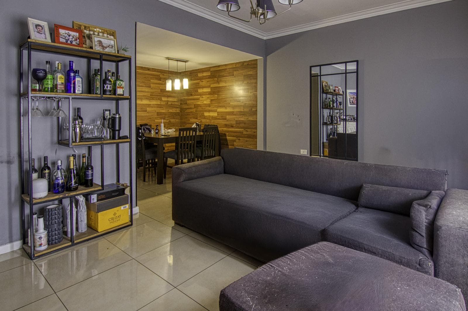 4-bedroom house with a barbecue area and driveway