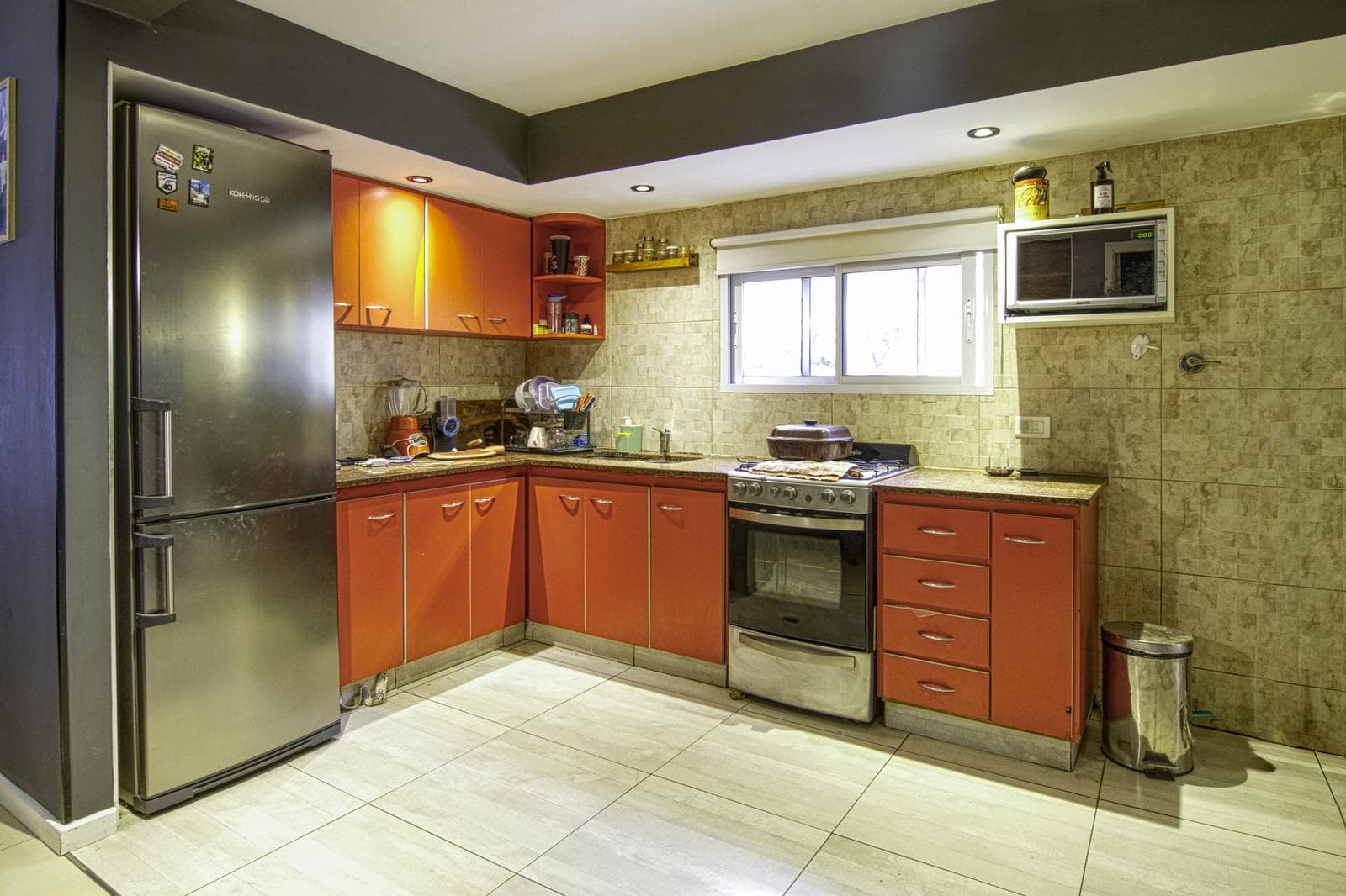 Casa 4 amb con quincho y entrada de auto