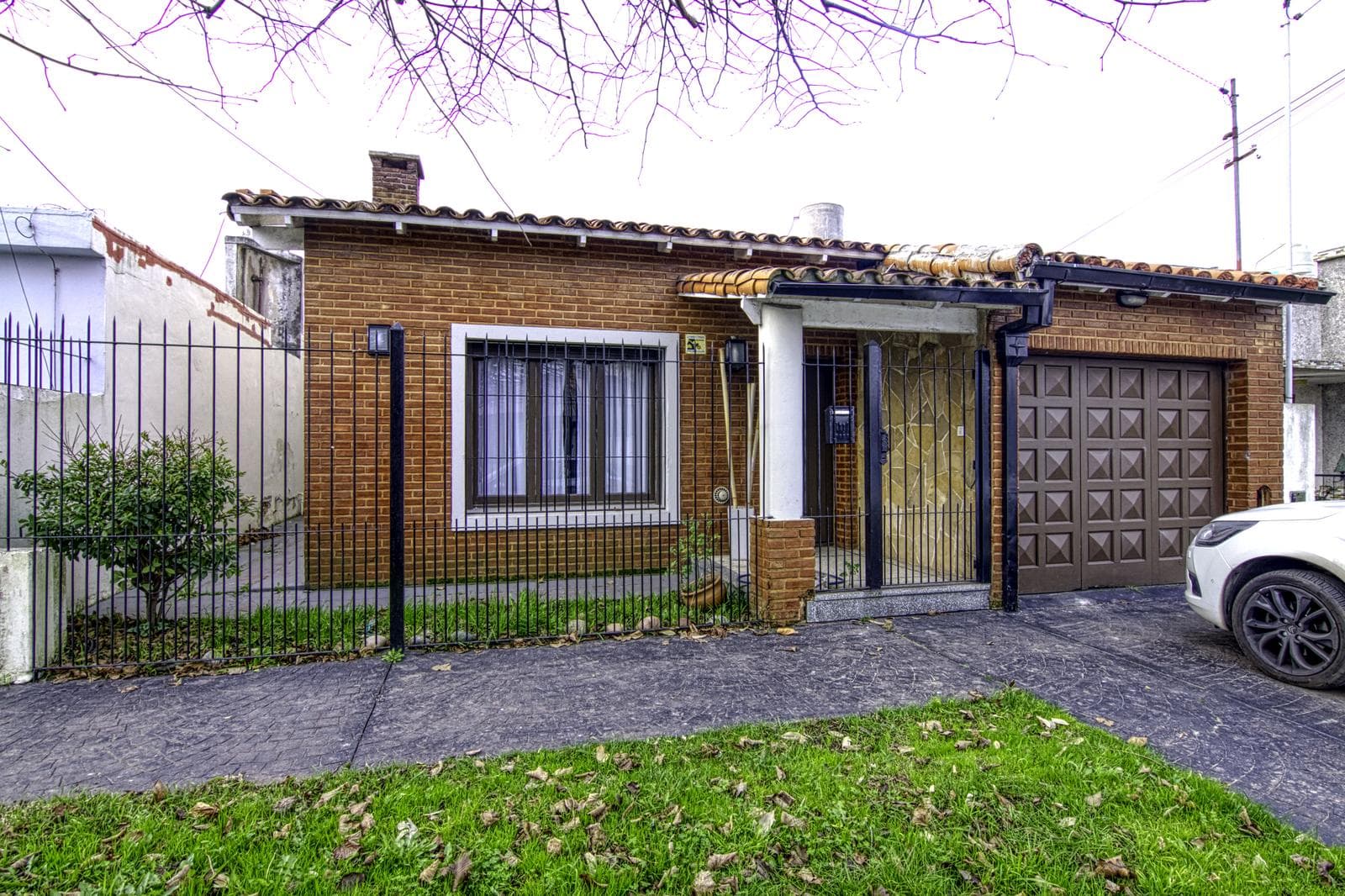 Casa 4 amb con quincho y entrada de auto