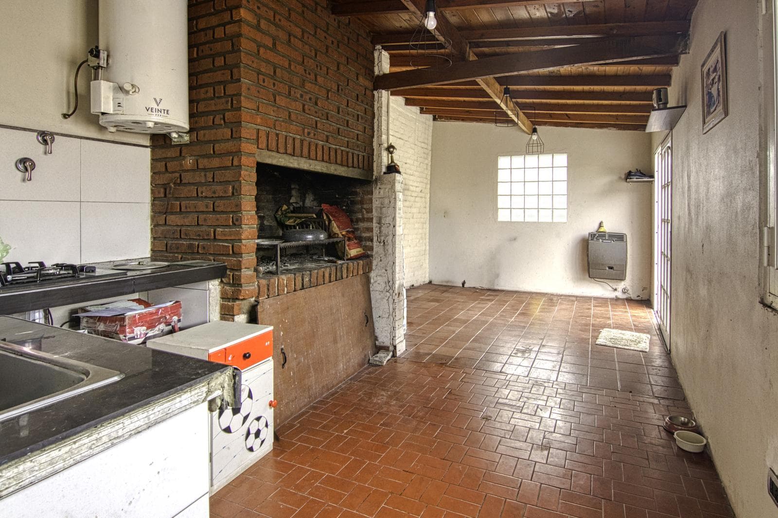 Casa 4 amb con quincho y entrada de auto