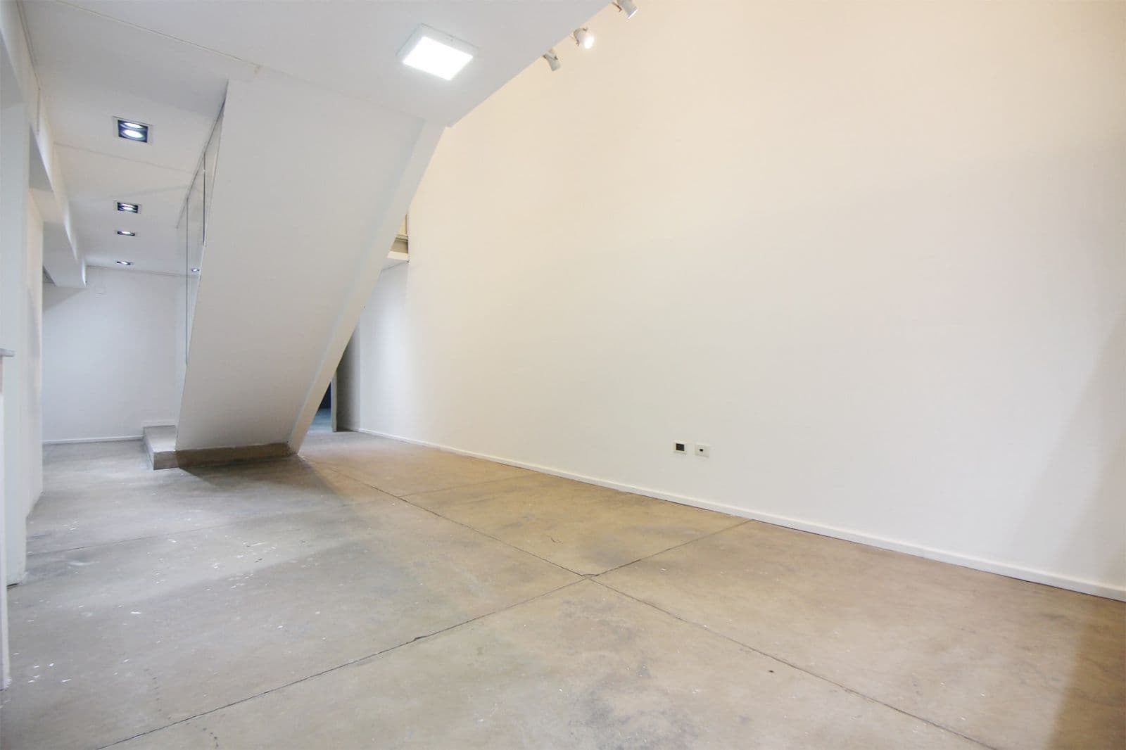Warehouse for Rent in Monte Castro