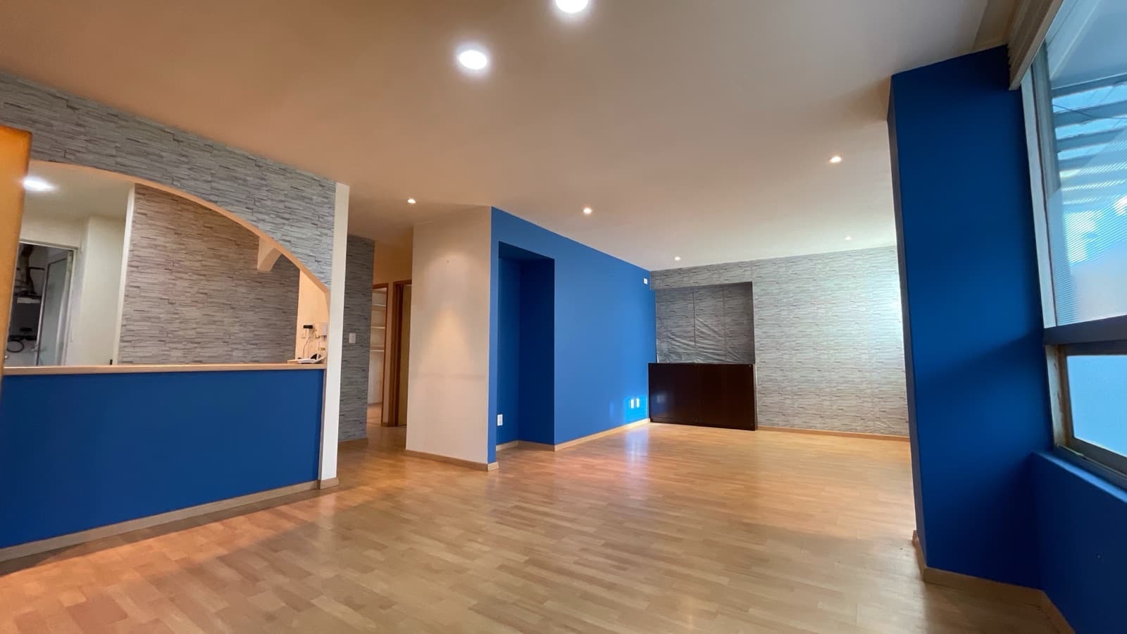 Apartment for sale in Cuauhtemoc: 3 bedrooms, 2 bathrooms, 2 parking spaces, security, ground floor