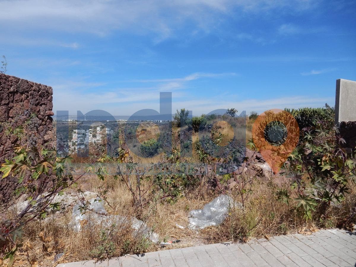 Land for Sale with Permission to Build 16 Apartments in Milenio III (H4)