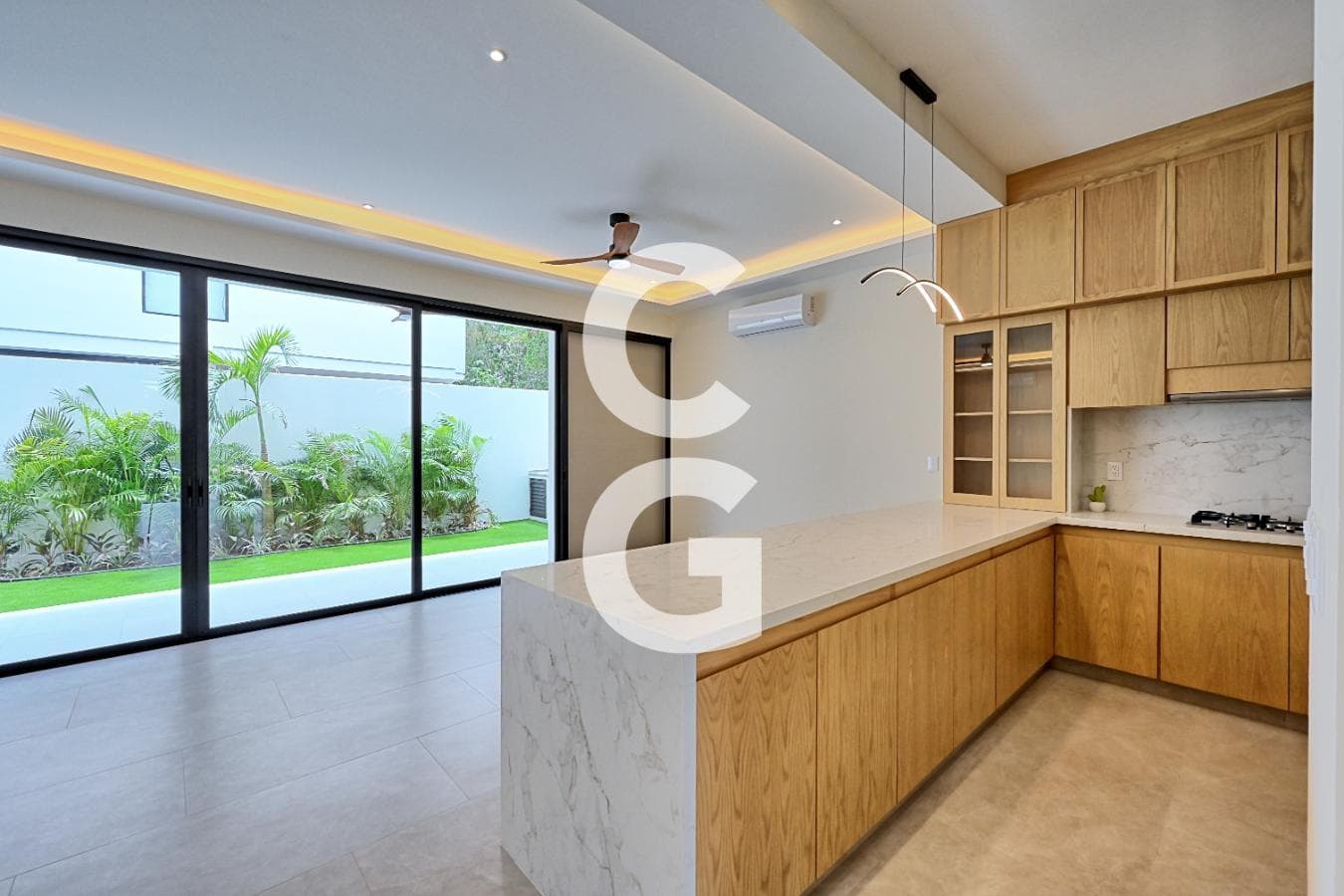 House for Sale and Rent in Cancun in the Vía Cumbres Residential Complex with a Pool