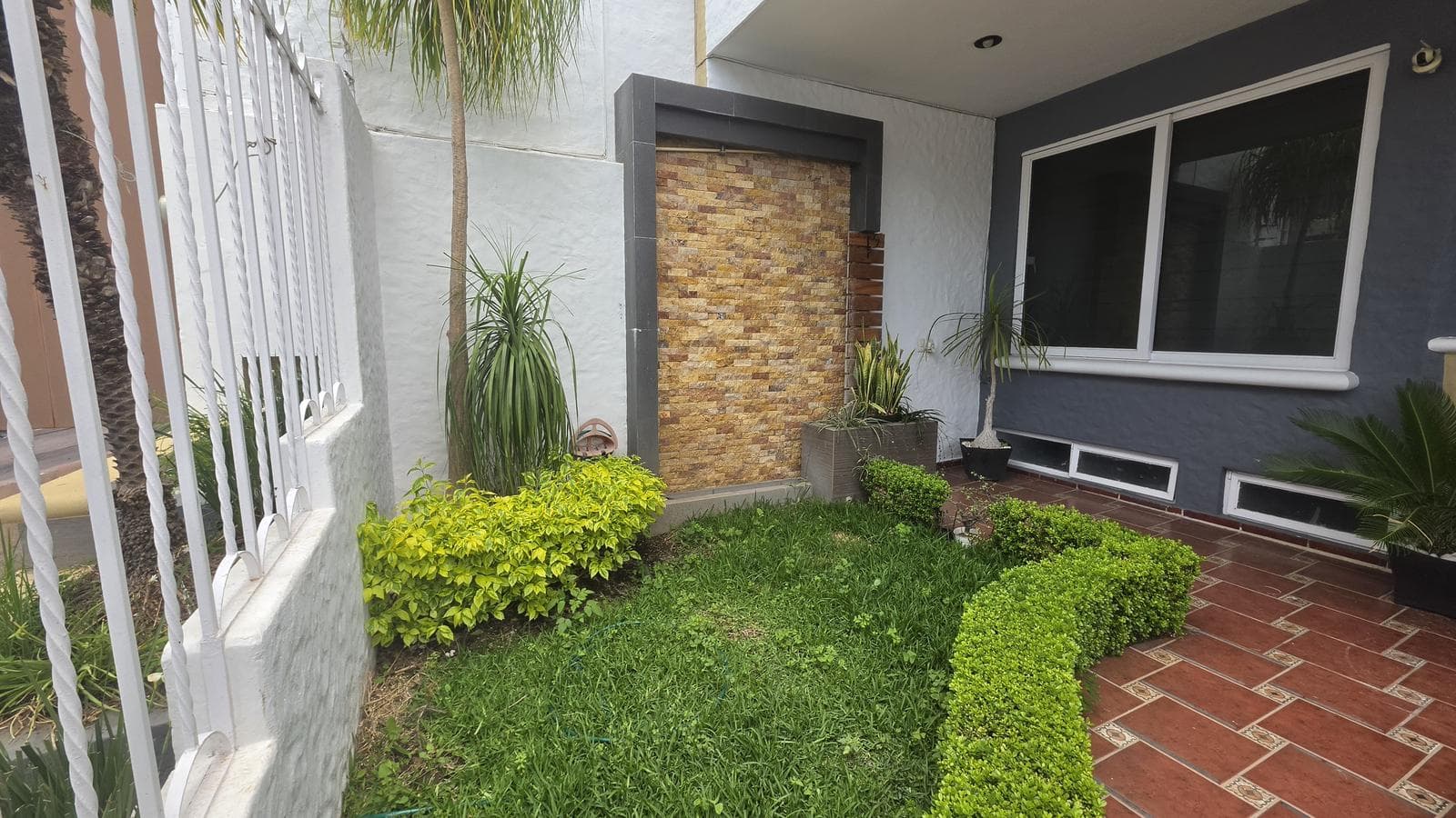 Casa en venta Col Periodistas con alberca y cochera 10 autos de calle a calle