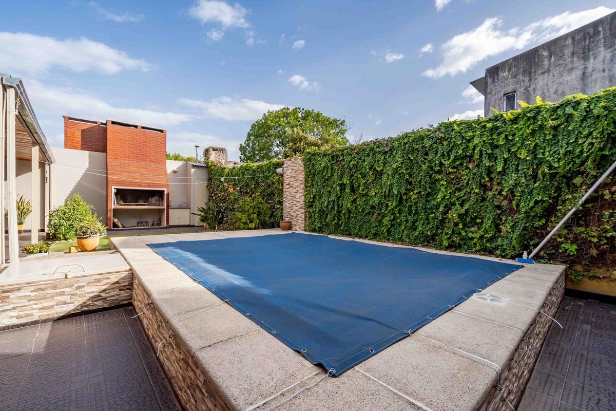 FOR SALE - 4-bedroom house with pool and shed - Urquiza, Rosario