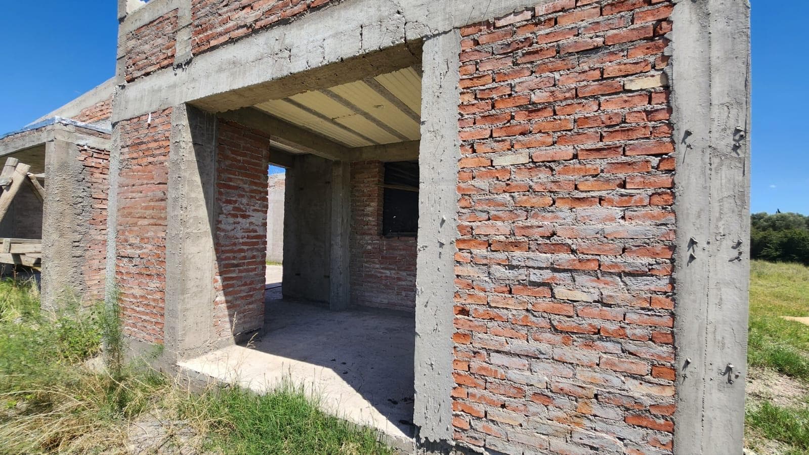 House under construction in Las Paredes