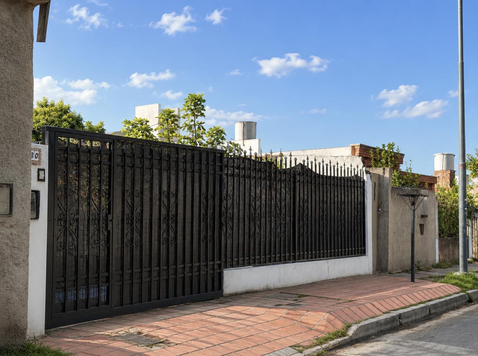 Spacious 3-bedroom house with a patio