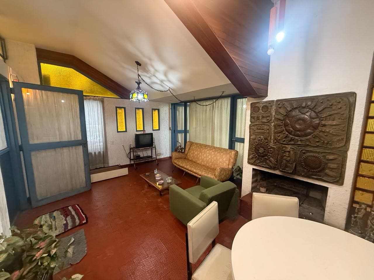 VENTA DE CASA QUINTA, 4 AMBIENTES CON PARRILLA, PARQUE, PILETA Y QUINCHO.