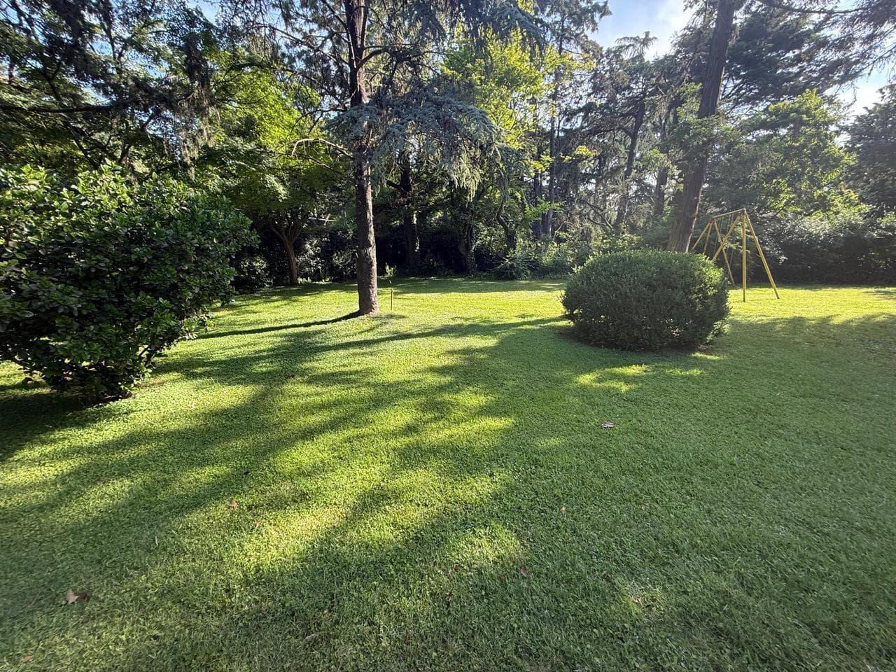 VENTA DE CASA QUINTA, 4 AMBIENTES CON PARRILLA, PARQUE, PILETA Y QUINCHO.