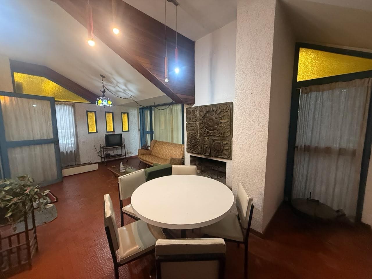VENTA DE CASA QUINTA, 4 AMBIENTES CON PARRILLA, PARQUE, PILETA Y QUINCHO.