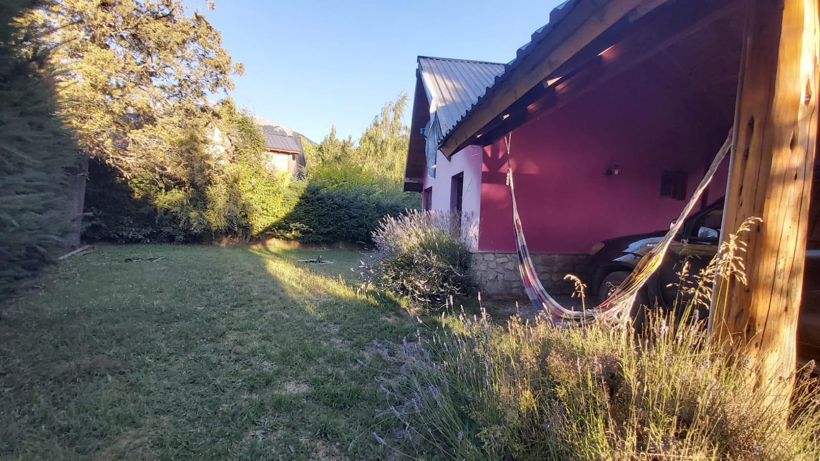 FOR SALE: 2-bedroom house with 2 covered parking spaces on a 500 m² lot—Mortgage-eligible, Norte Neighborhood, Villa La Angostura