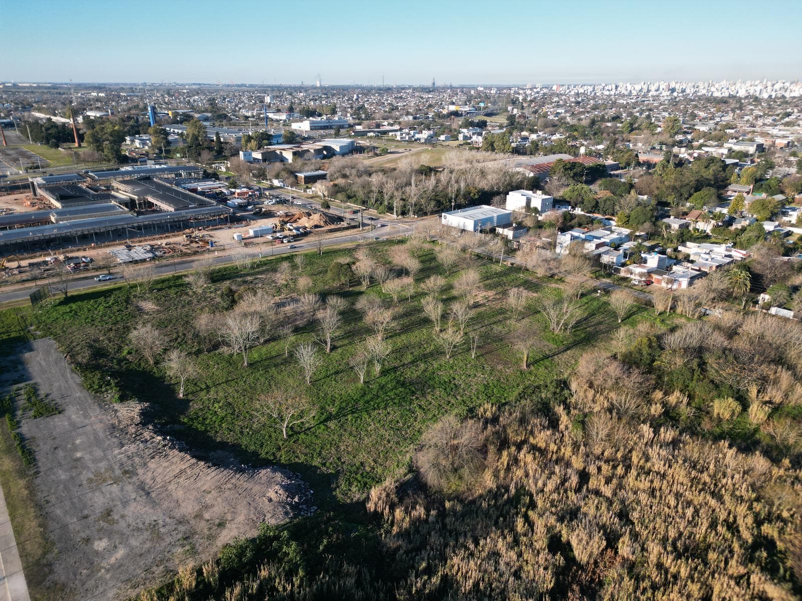 Lot for sale, 3.4 hectares at the intersection of Av. 19 and 514, La Plata. ACROSS FROM THE IRSA MALL. CORNER LOT