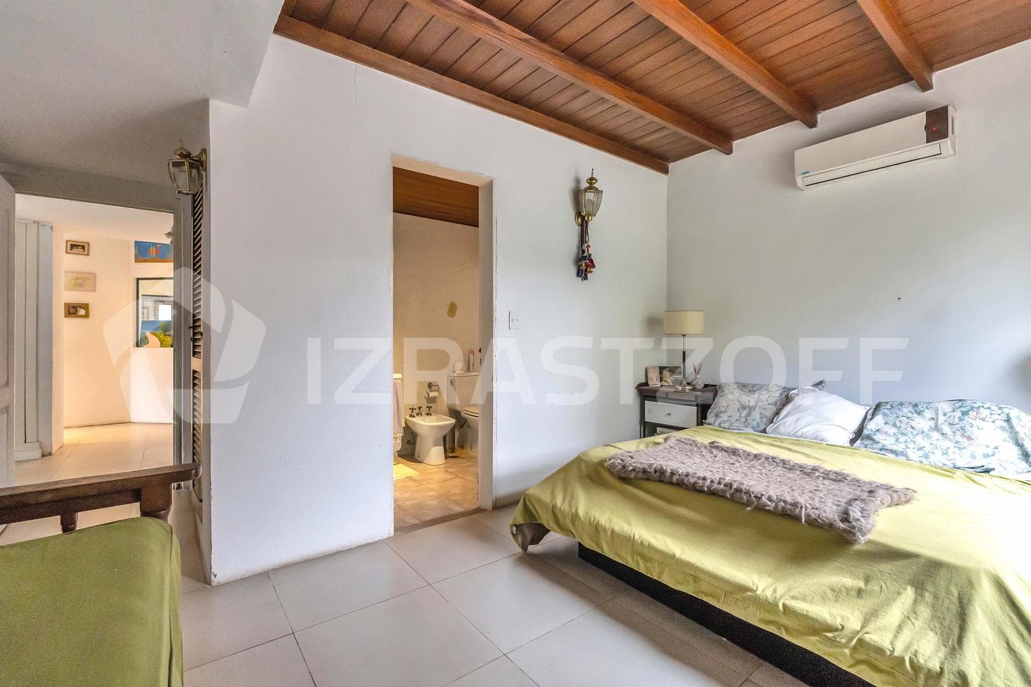 2-bedroom house for sale on an 803-square-meter lot in Los Lagartos Country Club
