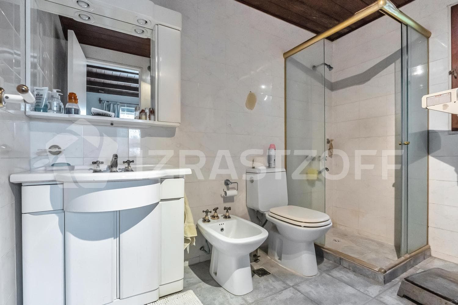 2-bedroom house for sale on an 803-square-meter lot in Los Lagartos Country Club