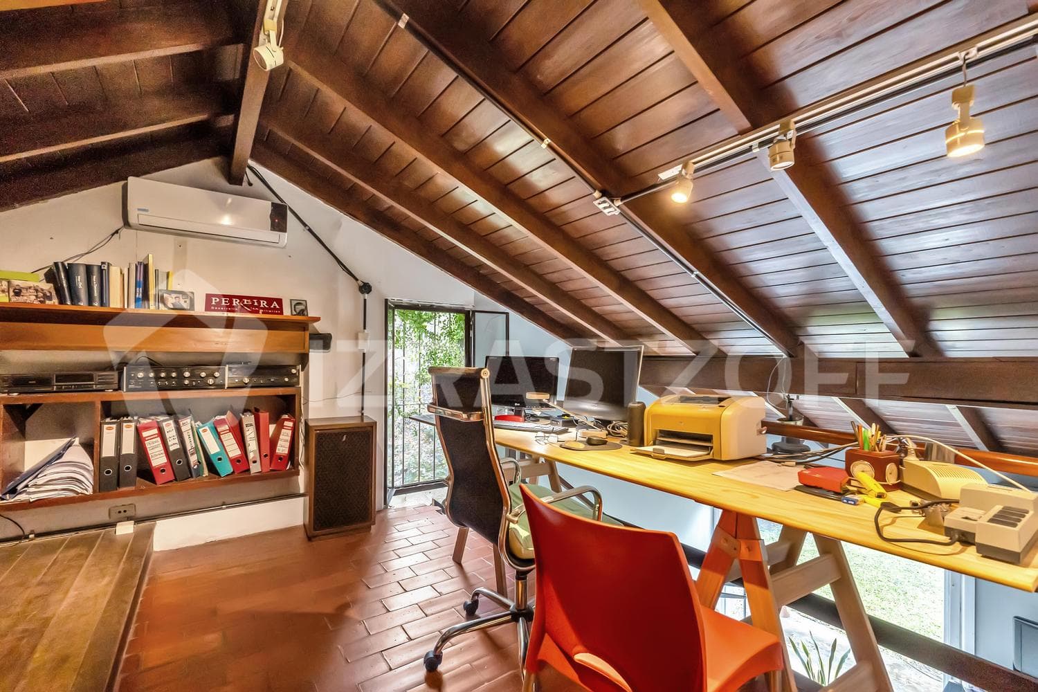 2-bedroom house for sale on an 803-square-meter lot in Los Lagartos Country Club