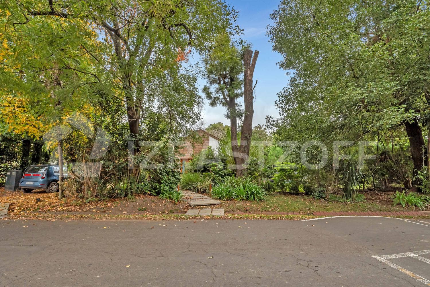 2-bedroom house for sale on an 803-square-meter lot in Los Lagartos Country Club