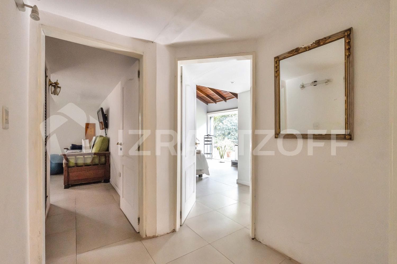 2-bedroom house for sale on an 803-square-meter lot in Los Lagartos Country Club
