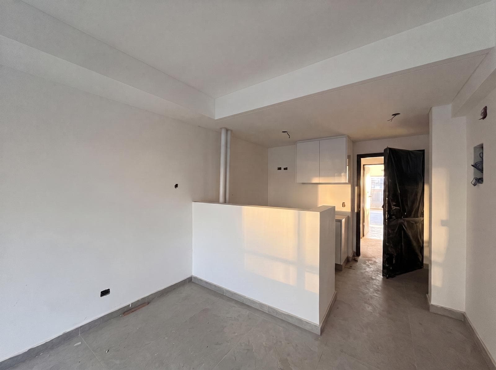 Two-room apartment with an en suite bedroom, a full-length balcony, and a half-bath