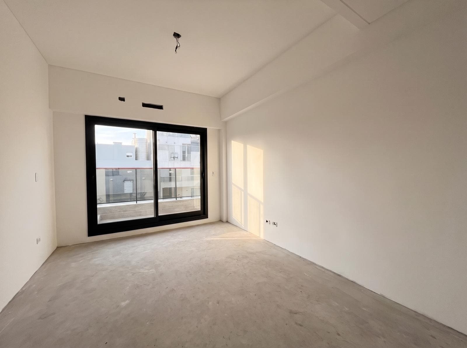 Two-room apartment with an en suite bedroom, a full-length balcony, and a half-bath
