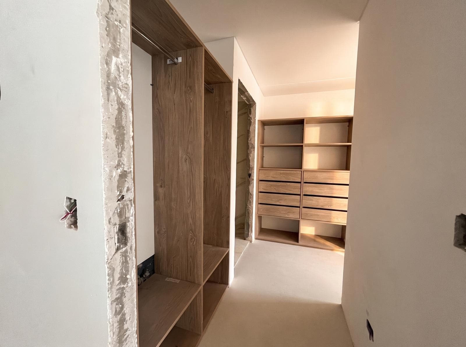 Two-room apartment with an en suite bedroom, a full-length balcony, and a half-bath