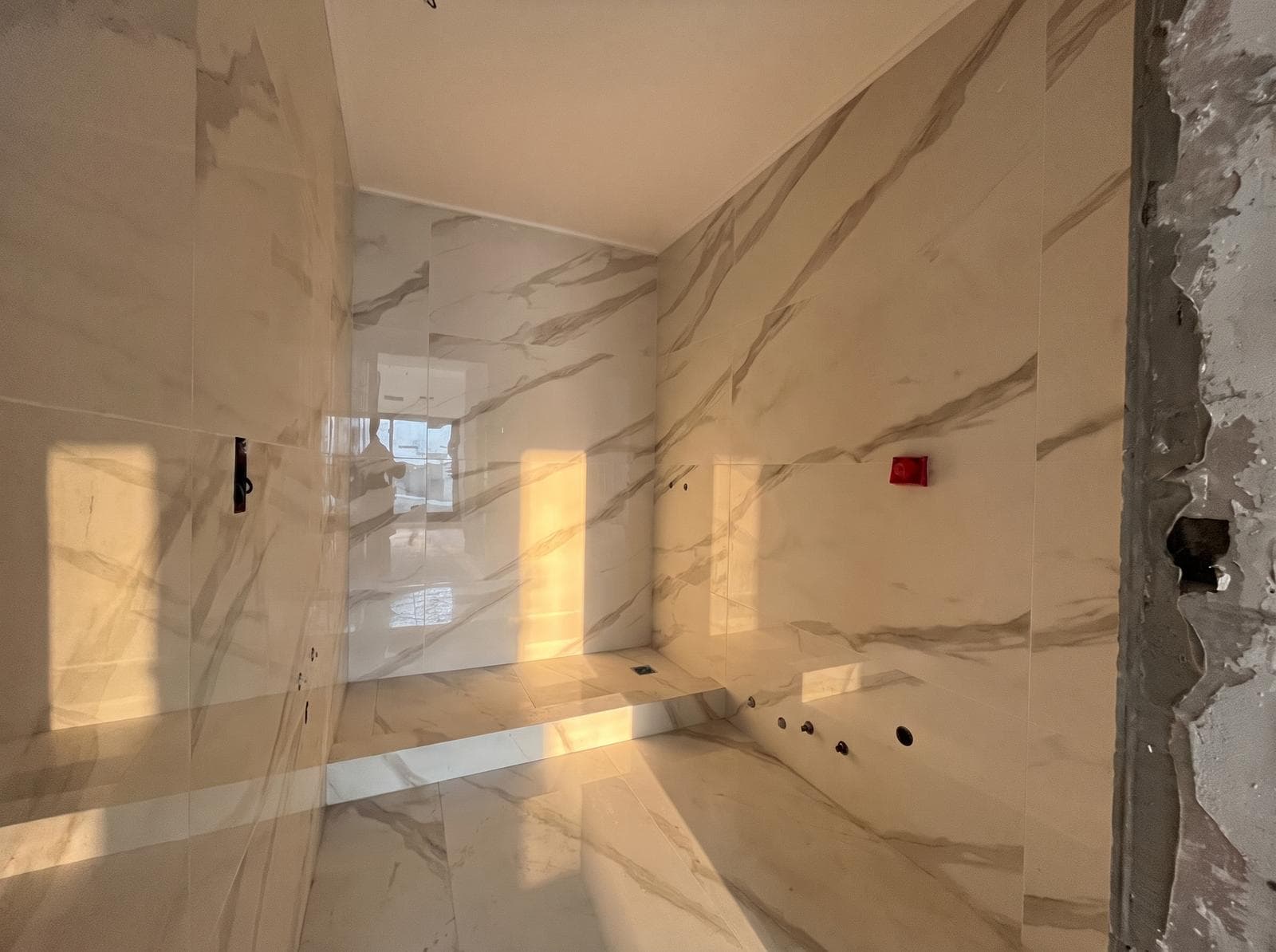 Two-room apartment with an en suite bedroom, a full-length balcony, and a half-bath